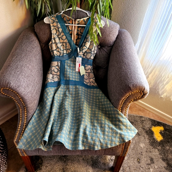 Dress - Picture 1 of 3